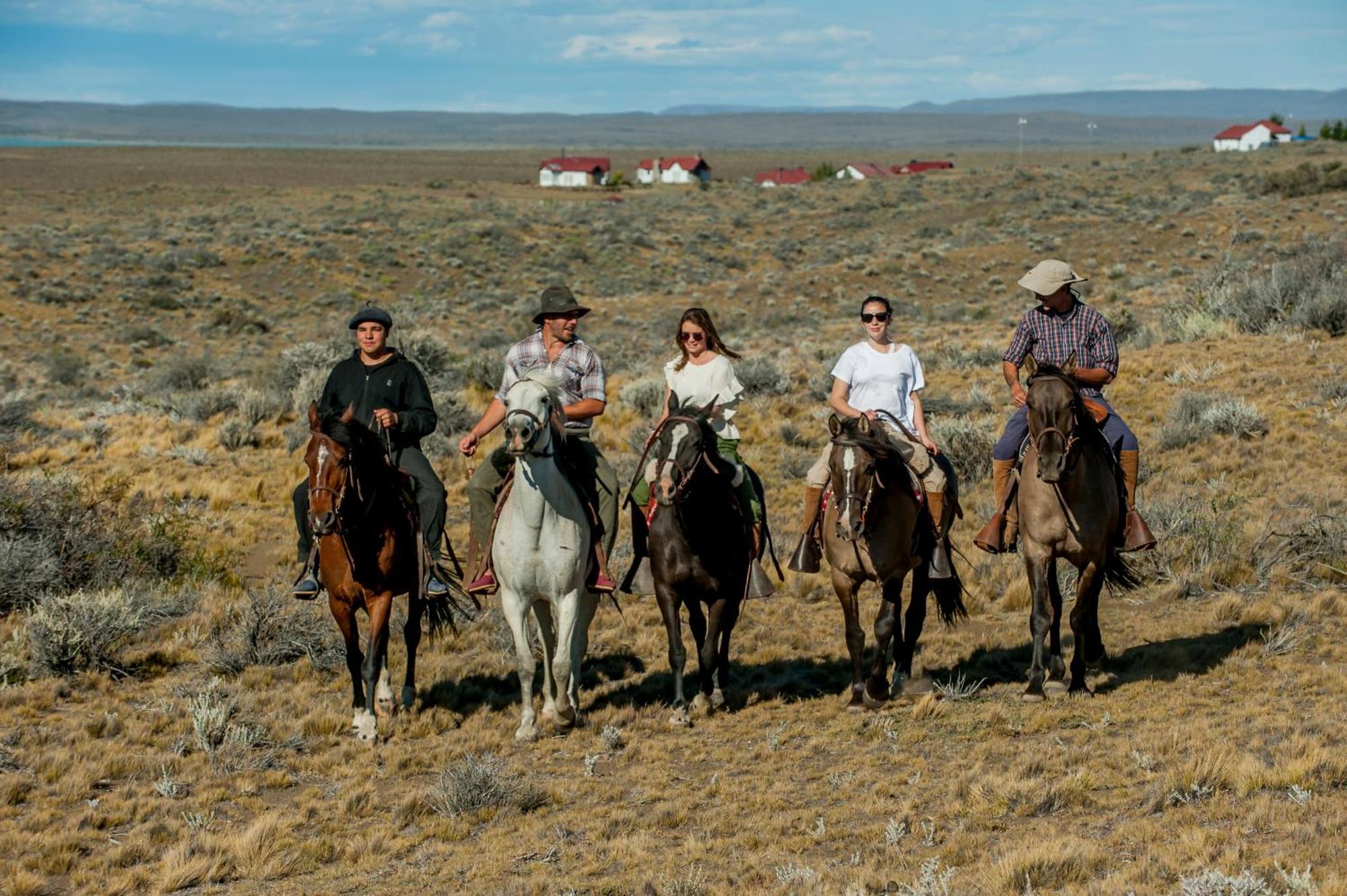 Estancia La Estela Lago Viedma ภายนอก รูปภาพ